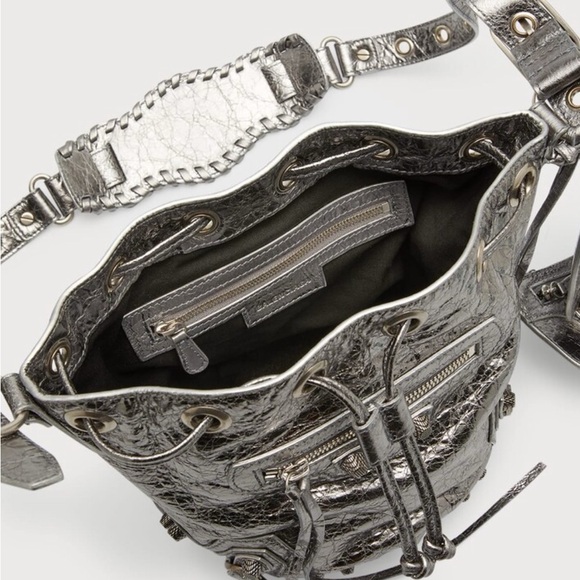 Balenciaga Le Cagole Bucket Bag in Crinkled Silver Lambskin Leather. NWT - Picture 4 of 13